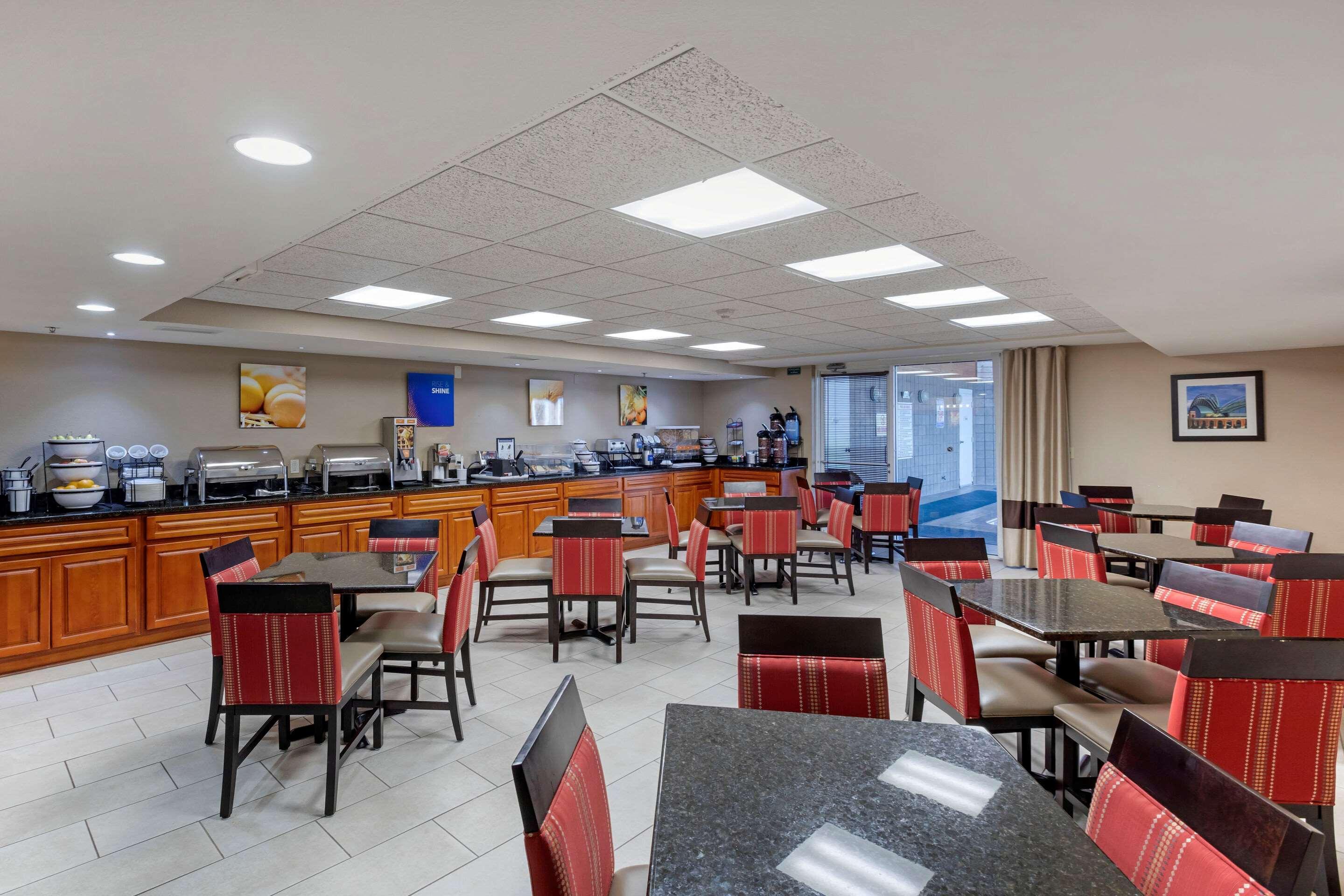 Comfort Inn&Suites Jackson - West Bend Exterior foto